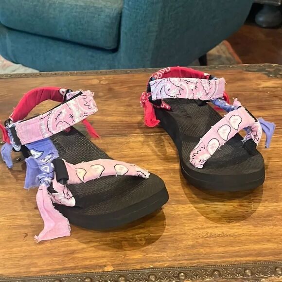 Arizona Love Trekky Colorblock Bandanna Sandals, size 6 and 7! - Picture 1 of 6